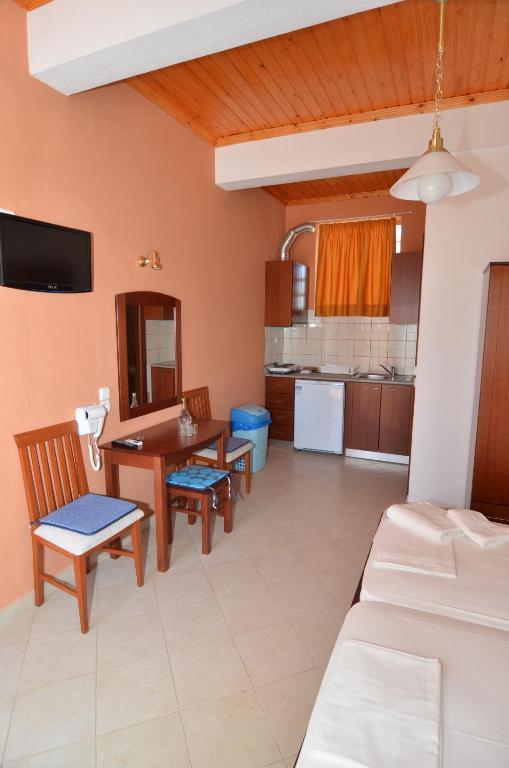 Avra Apartments Лименария Стая снимка